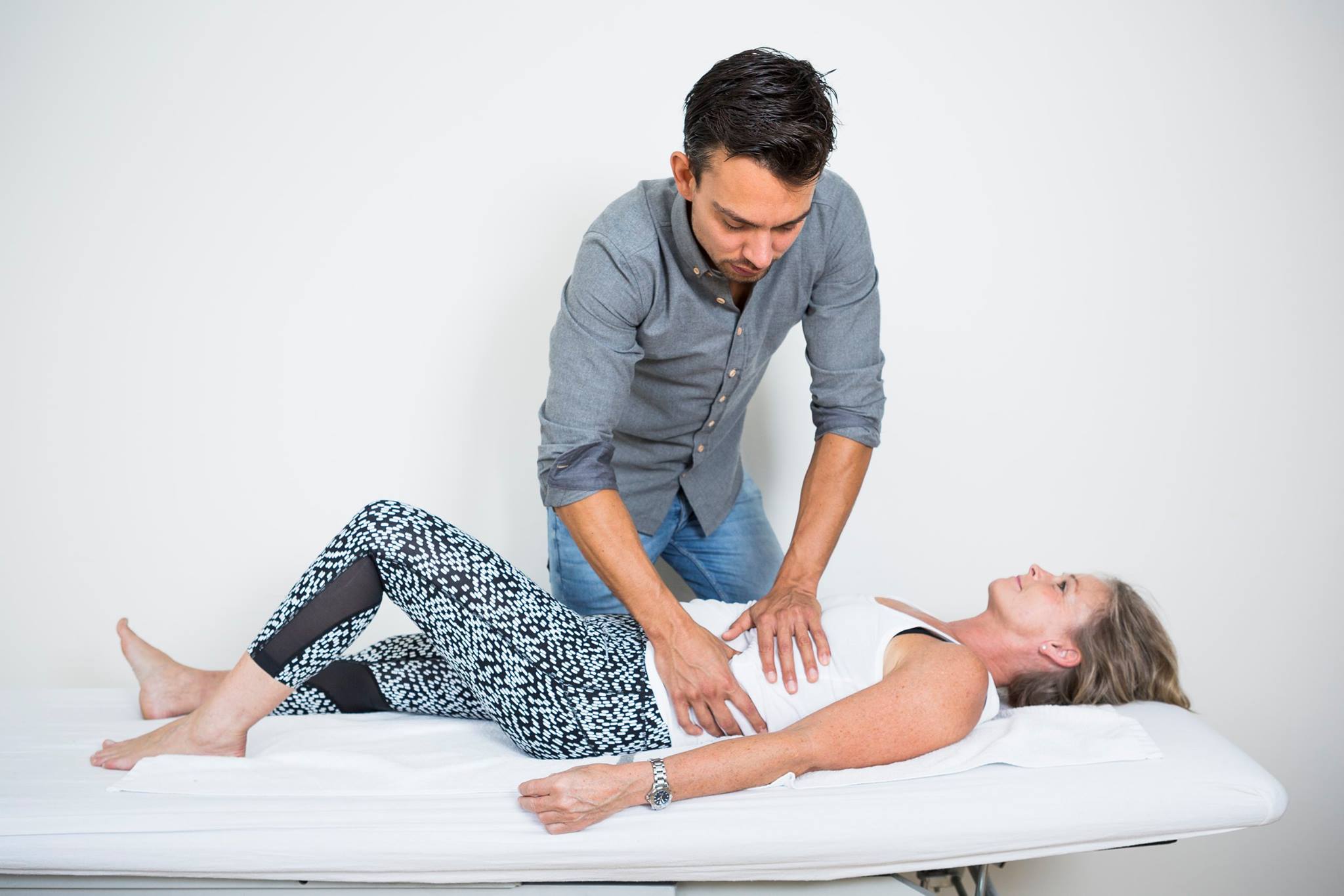 What does the abdomen involve and which diseases cause abdominal pain?